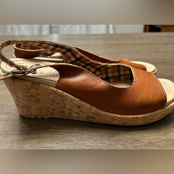 Crocs Women's A-Leigh Cork Heel Peep Toe Leather Slingback Tan Sandals Size 10 - Picture 1 of 14